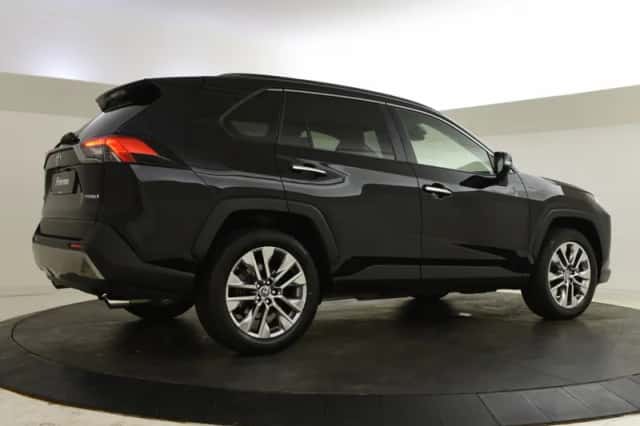 Toyota RAV4 (2023) thumbnail 2