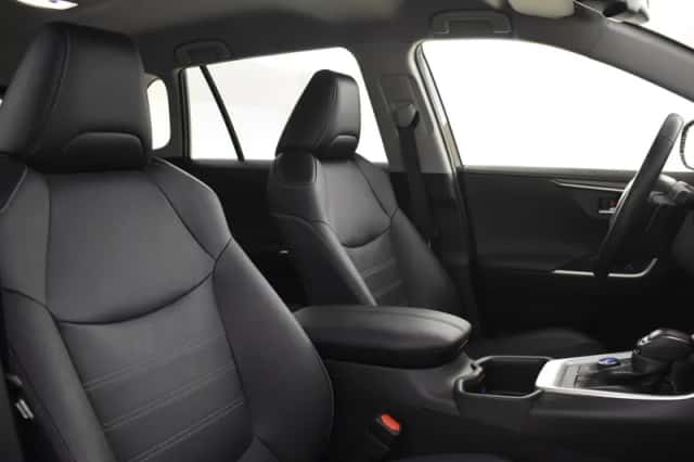 Toyota RAV4 (2023) thumbnail 3
