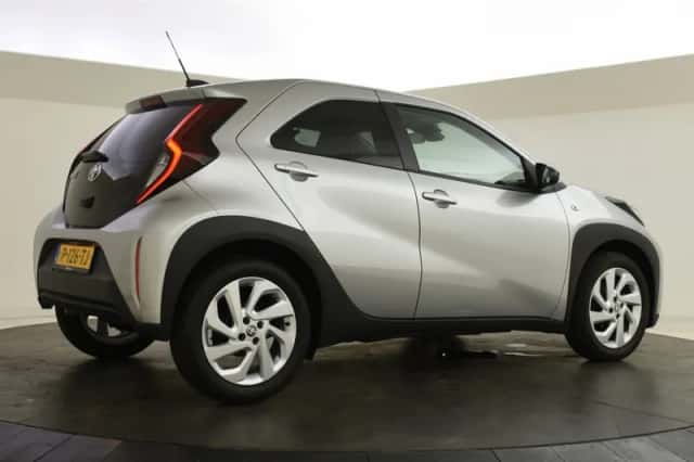 Toyota Aygo (2022) thumbnail 2