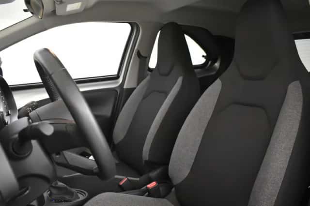 Toyota Aygo (2022) thumbnail 3