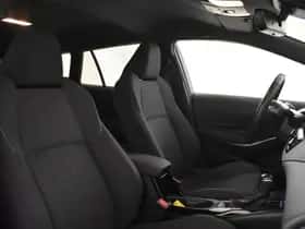 Toyota Corolla (2021) thumbnail 3