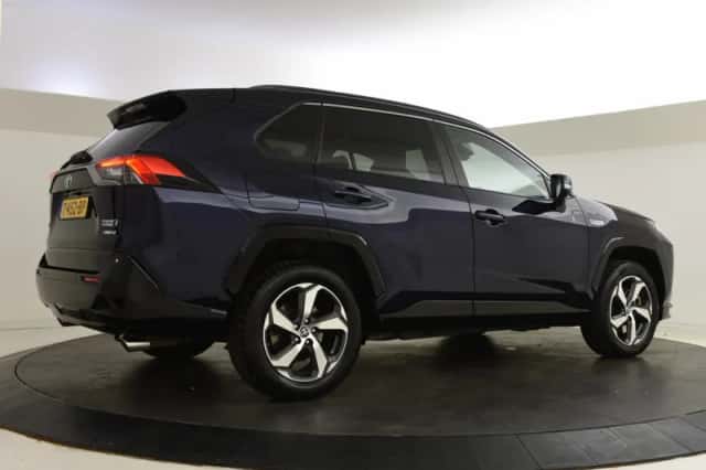 Toyota RAV4 (2022) thumbnail 2