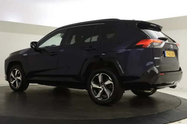 Toyota RAV4 (2022) thumbnail 6
