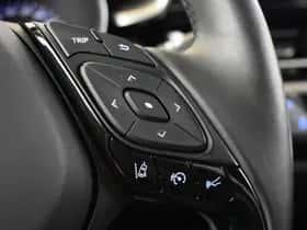 Toyota C-HR (2019) thumbnail 18