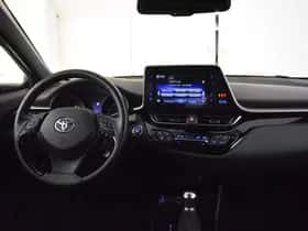 Toyota C-HR (2019) thumbnail 4