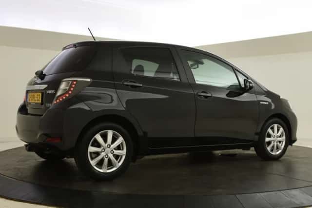 Toyota Yaris (2014) thumbnail 2