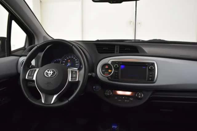 Toyota Yaris (2014) thumbnail 4