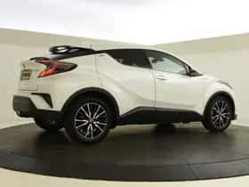 Toyota C-HR (2018) thumbnail 2