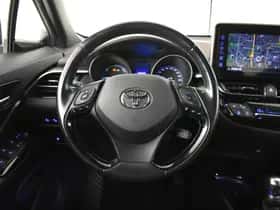 Toyota C-HR (2018) thumbnail 13