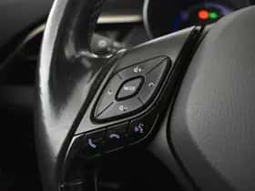 Toyota C-HR (2018) thumbnail 14