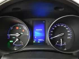 Toyota C-HR (2018) thumbnail 16