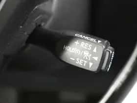 Toyota C-HR (2018) thumbnail 19