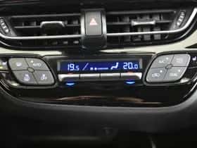 Toyota C-HR (2018) thumbnail 22
