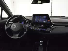 Toyota C-HR (2018) thumbnail 4