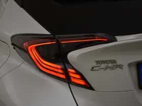 Toyota C-HR (2018) thumbnail 10