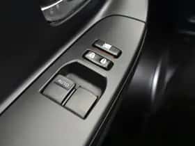 Toyota Yaris (2016) thumbnail 25