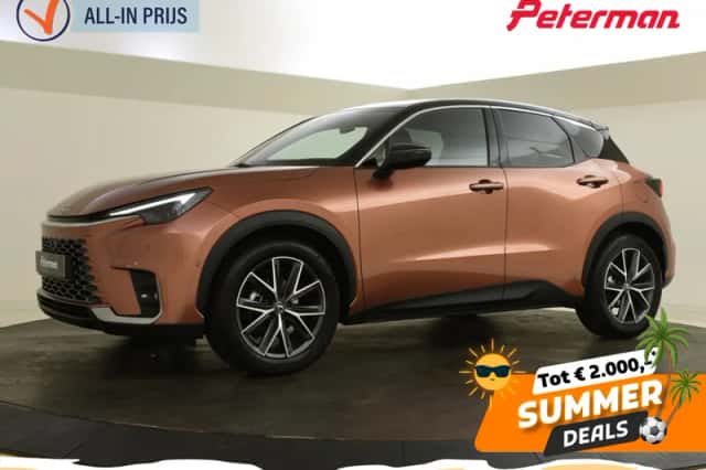 Lexus LBX (2024) thumbnail 1