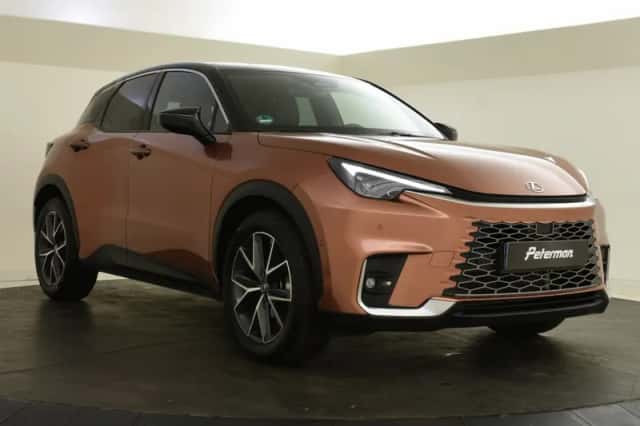 Lexus LBX (2024) thumbnail 5