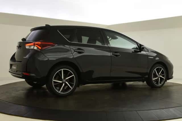 Toyota Auris (2018) thumbnail 2