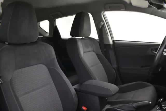 Toyota Auris (2018) thumbnail 3