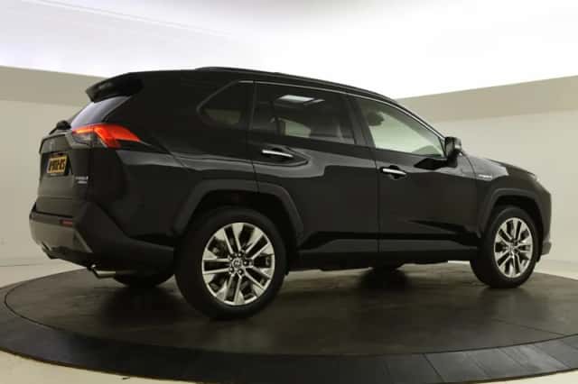 Toyota RAV4 (2021) thumbnail 5
