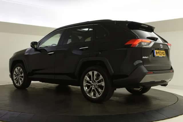 Toyota RAV4 (2021) thumbnail 6