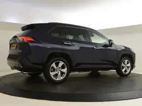 Toyota RAV4 (2021) thumbnail 2