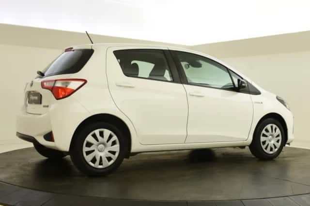 Toyota Yaris (2020) thumbnail 2