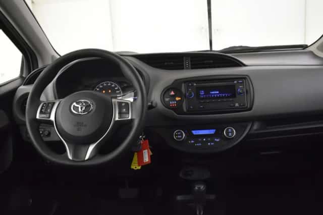 Toyota Yaris (2020) thumbnail 3