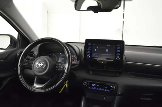 Toyota Yaris (2021) thumbnail 4