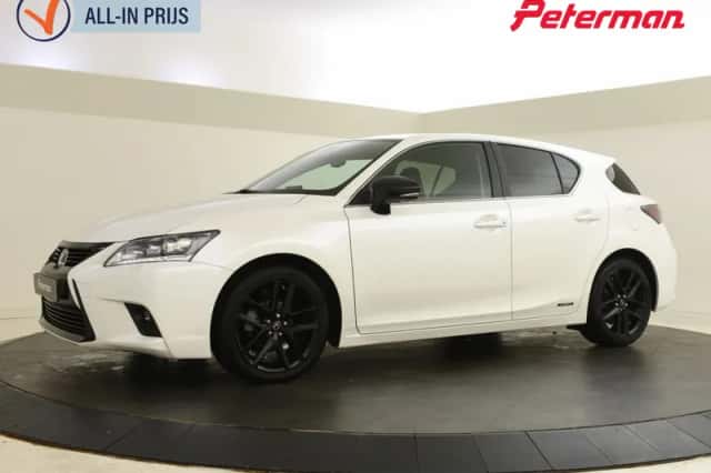 Lexus CT (2017) thumbnail 1