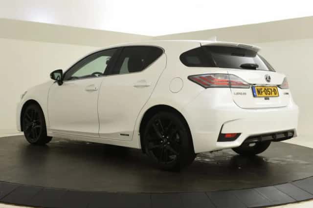 Lexus CT (2017) thumbnail 6