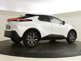 Toyota C-HR (2025) thumbnail 2