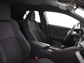Toyota C-HR (2025) thumbnail 3