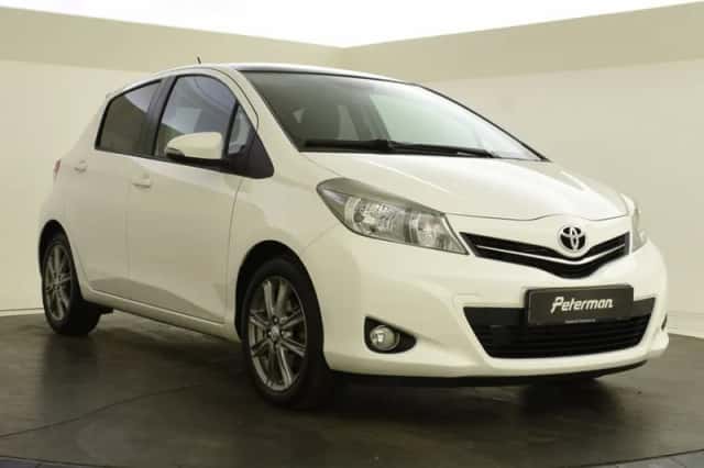 Toyota Yaris (2012) thumbnail 2