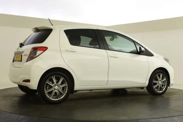 Toyota Yaris (2012) thumbnail 6