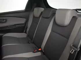 Toyota Yaris (2017) thumbnail 12