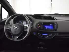 Toyota Yaris (2017) thumbnail 4