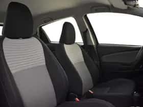 Toyota Yaris (2019) thumbnail 3