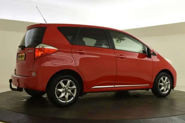Toyota Verso-S (2014) thumbnail 2