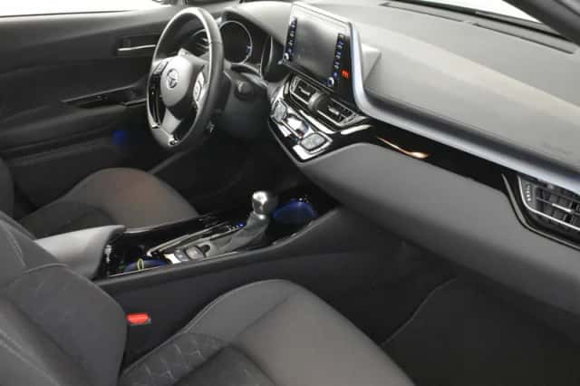 Toyota C-HR (2020) thumbnail 3