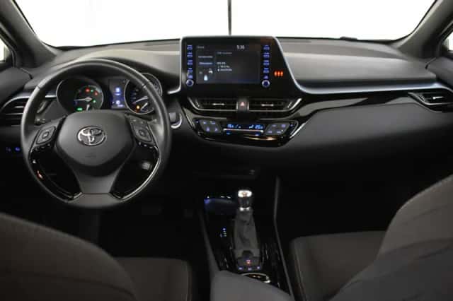 Toyota C-HR (2020) thumbnail 4