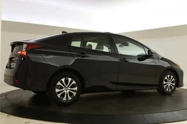 Toyota Prius (2021) thumbnail 2