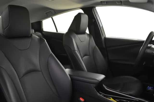 Toyota Prius (2021) thumbnail 3