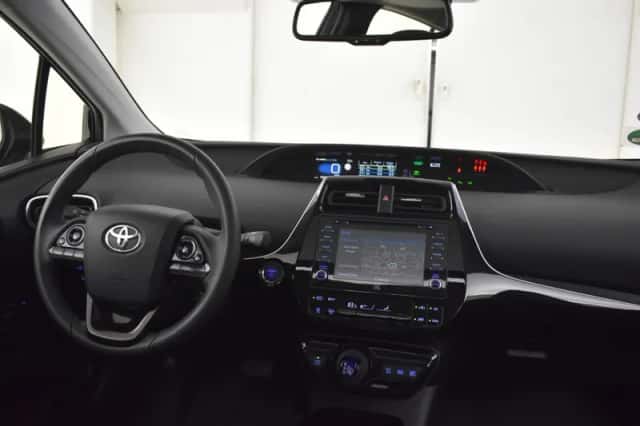 Toyota Prius (2021) thumbnail 4