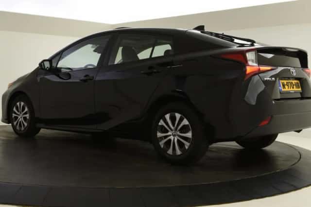Toyota Prius (2021) thumbnail 6