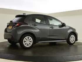 Toyota Yaris (2023) thumbnail 2