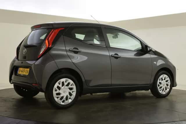 Toyota Aygo (2022) thumbnail 2