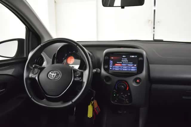Toyota Aygo (2022) thumbnail 3