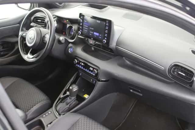 Toyota Yaris (2020) thumbnail 3